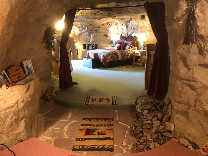 Geologists House Geologist Builds Cozy Home In Vertical Cliffs In New Mexico ...
