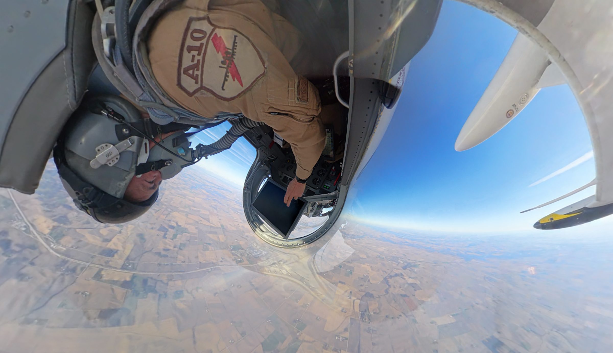 Human And AI Pilots Team Up In Groundbreaking Air Combat Test ...
